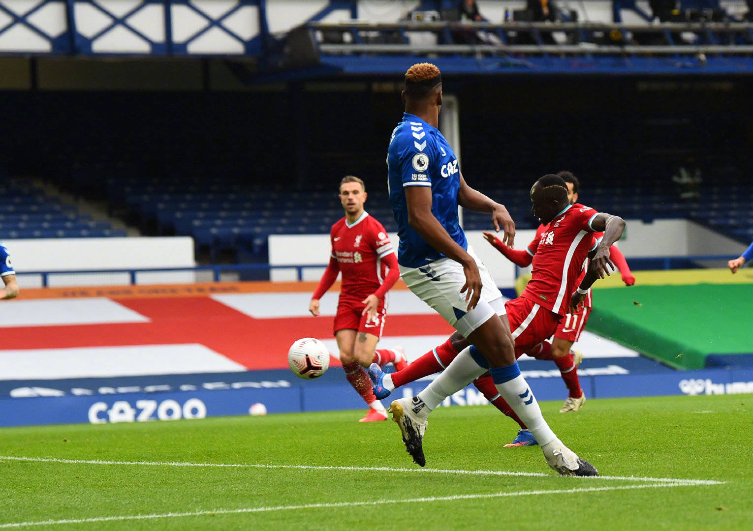 出了强大的 出了强大的